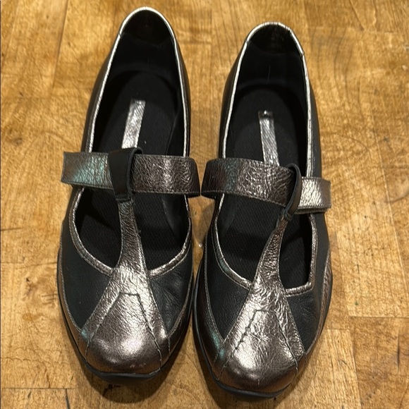 Nine West Mary Jane Flats - Picture 1 of 4